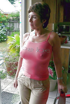 Amateur Mature Sexy Wives 24